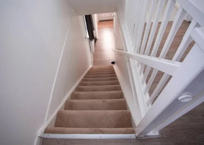 Cozy 3-Bedroom Home In Luton
