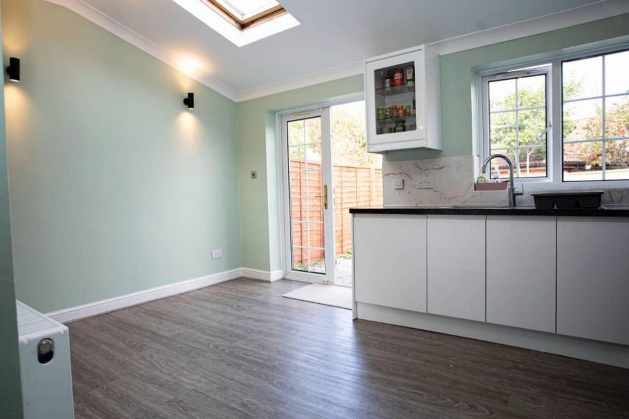 Cozy 3-bedroom In Luton