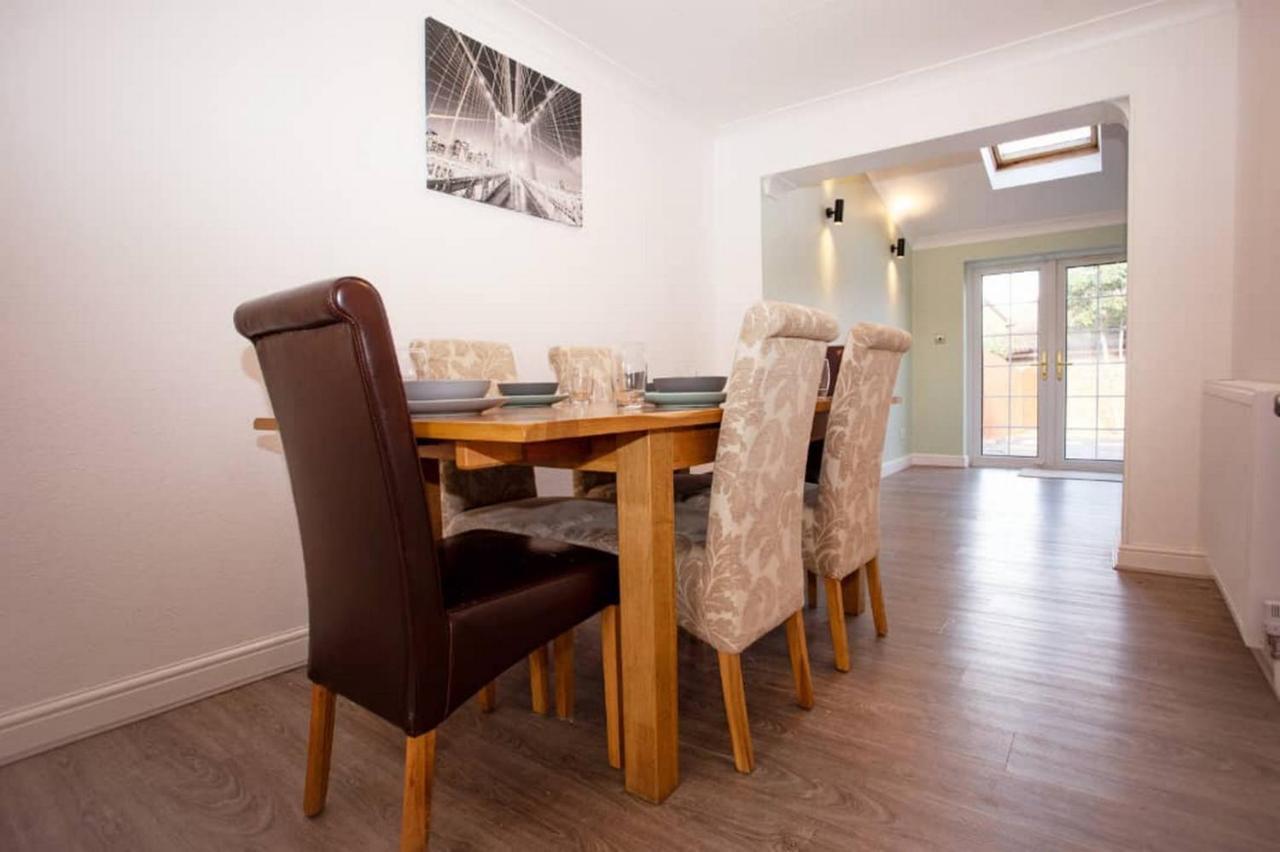 Cozy 3-bedroom In Luton