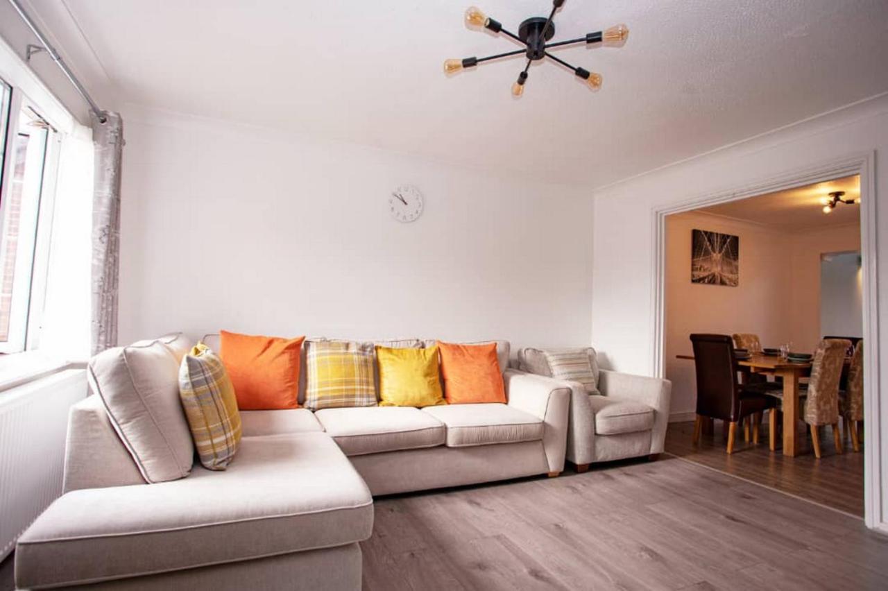 Holiday home Cozy 3-bedroom In Luton