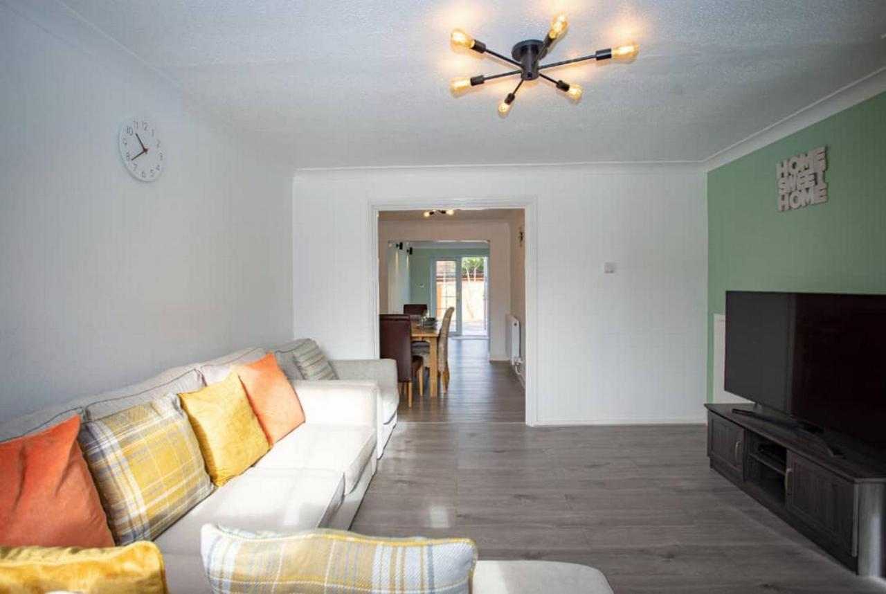 Cozy 3-bedroom In Luton