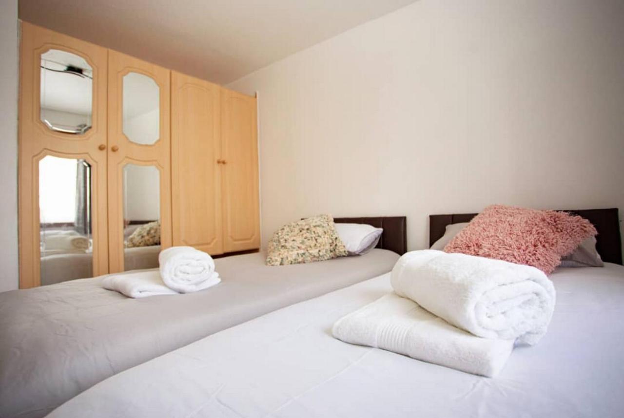 Cozy 3-bedroom In Luton *